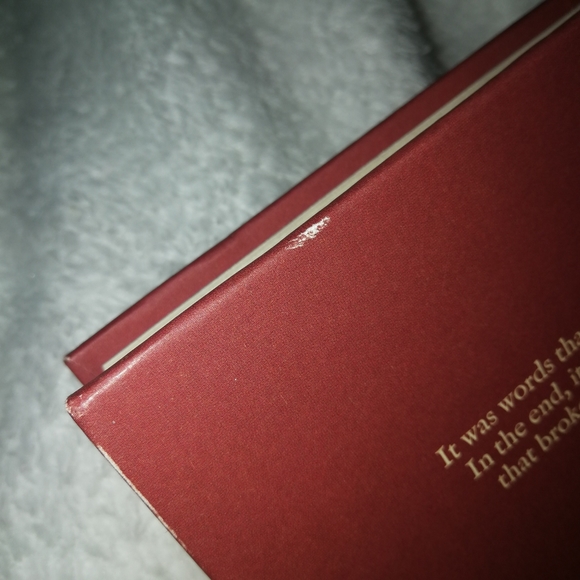 Memories by Lang Leav (Poetry and Prose Collection) - Picture 6 of 6